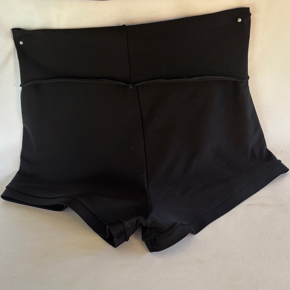 VINTAGE 1980โs BRAZILIAN BRAND โJUMPโ BLACK CROP TOP & SHORTS SET SIZE 8 - Picture 10 of 16